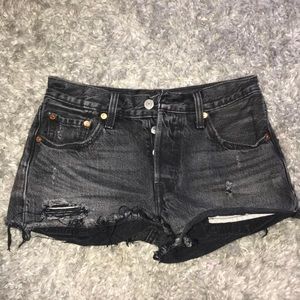 Black Levi’s jean shorts